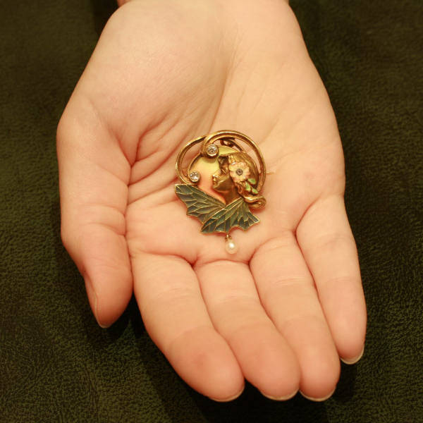 High quality Art Nouveau pendant/brooch with plique a jour enamel (image 10 of 13)